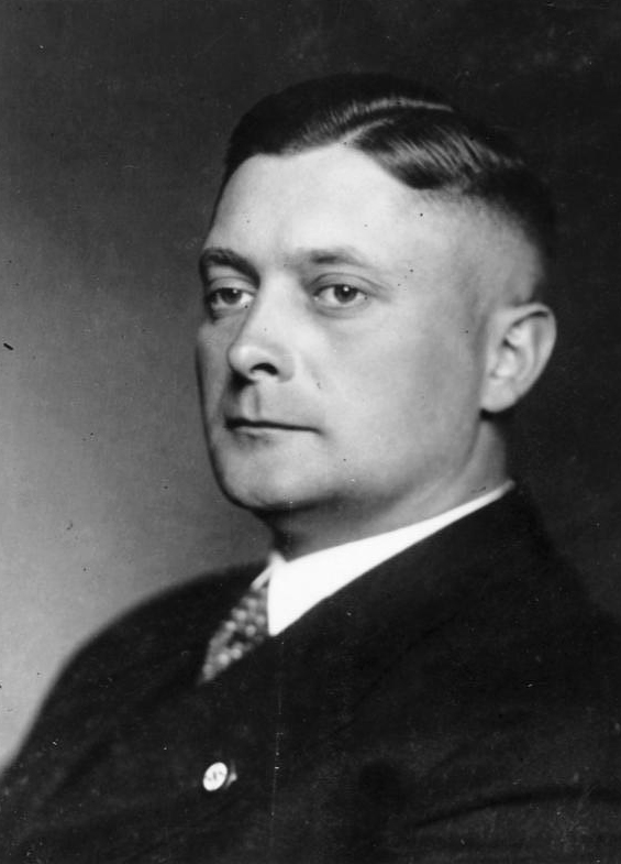 Als Gauleiter kontrollierte Karl Kaufmann ab 1933 den Senat und ab November 1940 als Gauwohnungskommissar auch die Verschmelzungen von Baugenossenschaften.